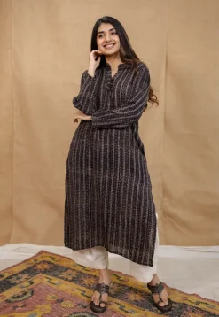 Aamani Black Ajrakh Crush Cotton Straight Kurta