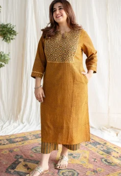Akira Ajrakh Slub Cotton Hand Embroidered Kurta