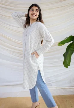 Baani Off White Loose Handwoven Kala Cotton Kurta