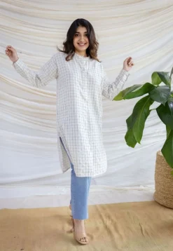 Baani Off White Loose Handwoven Kala Cotton Kurta
