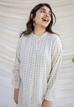 Baani Off White Loose Handwoven Kala Cotton Kurta