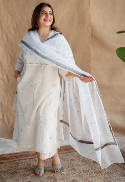 Felza Dabu Slub Cotton Hand Embroidered Kurta