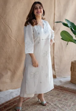 Felza Dabu Slub Cotton Hand Embroidered Kurta
