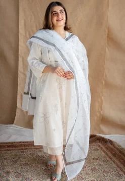 Felza Dabu Slub Cotton Hand Embroidered Kurta