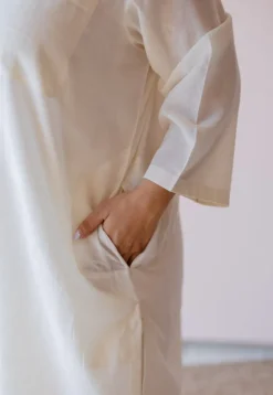 Hina Off White Solid Handloom Cotton Anti-Fit Kurta