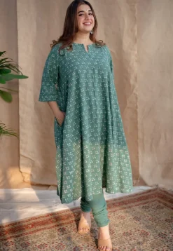 Iffah Dabu Slub Cotton Hand Embroidered Kali Kurta