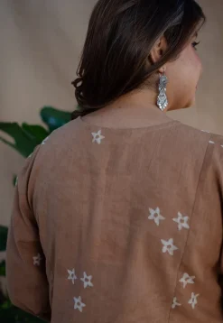 Iffath Dabu Slub Cotton Hand Embroidered Kali Kurta