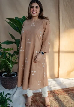Iffath Dabu Slub Cotton Hand Embroidered Kali Kurta