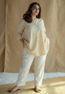 Myra Off White Solid Slub Cotton Straight Pant