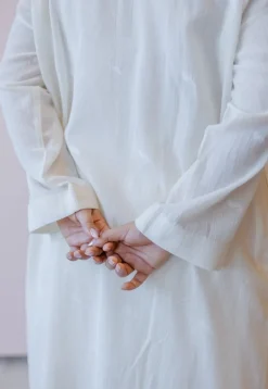 Naina Off White Jamdani Handloom Cotton Anti-Fit Kurta
