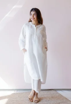 Poonam White Solid Handloom Cotton Anti-Fit Kurta