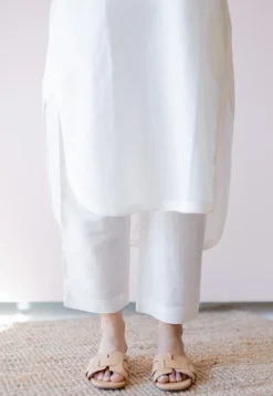 Poonam White Solid Handloom Cotton Anti-Fit Kurta