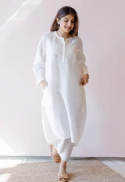 Poonam White Solid Handloom Cotton Anti-Fit Kurta