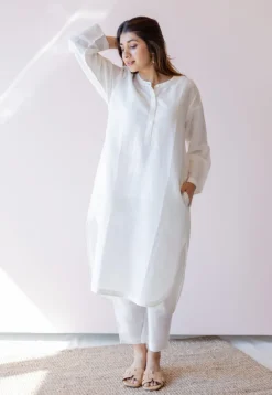 Poonam White Solid Handloom Cotton Anti-Fit Kurta
