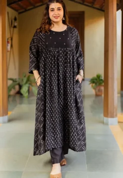 Prita Black Solid Chanderi Silk Narrow Pant