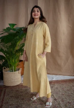 Safira Dabu Slub Cotton Hand Embroidered Kurta