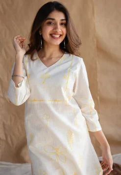 Seira Dabu Slub Cotton Hand Embroidered Kurta