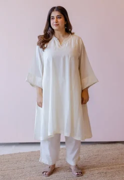 Soha Off White Solid Handloom Cotton Anti-Fit Kurta