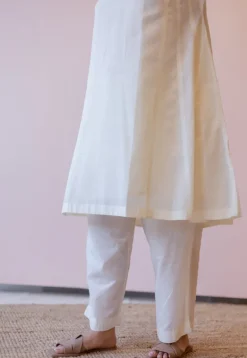 Soha Off White Solid Handloom Cotton Anti-Fit Kurta