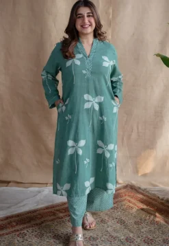 Yahna Green Straight Dabu Slub Cotton Co-ord Set with Hand Embroidery (Set of 2)