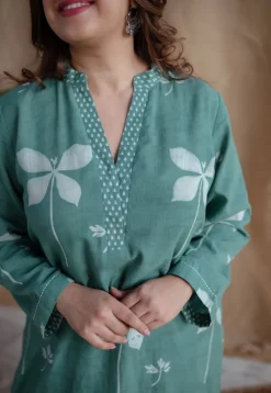 Yahna Green Straight Dabu Slub Cotton Co-ord Set with Hand Embroidery (Set of 2)