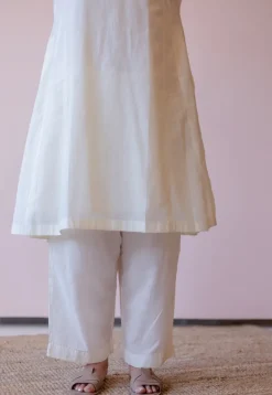 Yashi Off White Solid Handloom Cotton Straight Pant