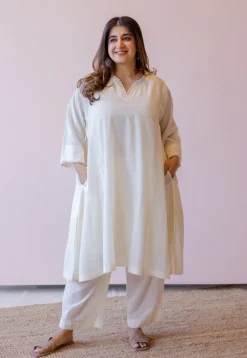 Yashi Off White Solid Handloom Cotton Straight Pant