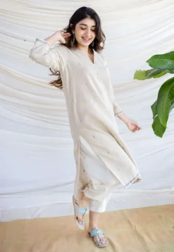 Zahira Off White Jamdani Handwoven Cotton Straight Kurta