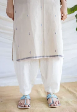 Zahira Off White Jamdani Handwoven Cotton Straight Kurta