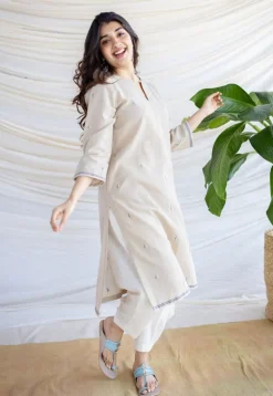 Zahira Off White Jamdani Handwoven Cotton Straight Kurta